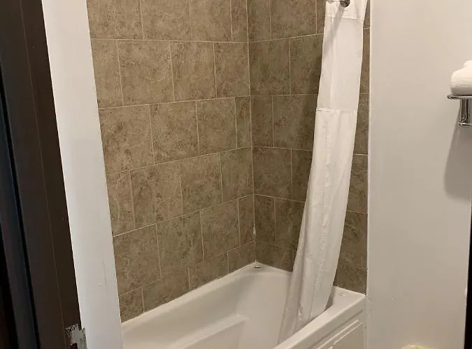 Comfort Crystal - Algonquin Inn 4*